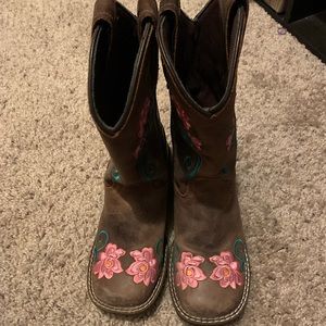 Size 13 little girls Roper cowgirl boot. Only worn a few times.